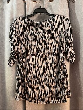 Alfani Black and White Abstract Print Short Sleeve Top